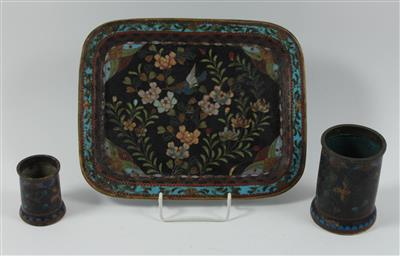 1 Cloisonnétablett, 2 Behälter, - Antiques and Paintings