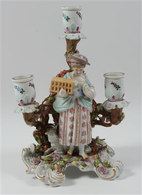 Dreiarmiger Kerzenleuchter mit Frau mit Vogelkäfig - Saisoneröffnungs-Auktion Antiquitäten & Bilder