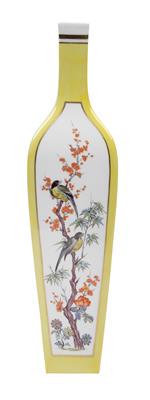 Kantige Vase mit gelbem Fond, - Saisoneröffnungs-Auktion Antiquitäten & Bilder
