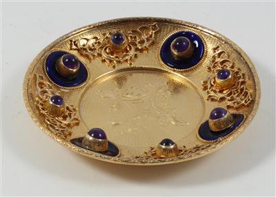 Silber vergoldeter Teller mit Amethystcabochons, - Saisoneröffnungs-Auktion Antiquitäten & Bilder