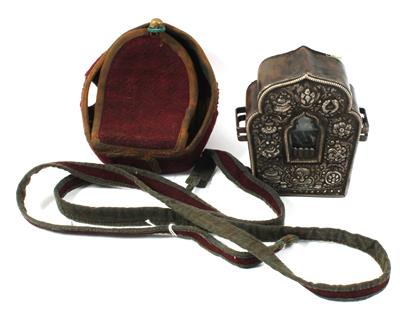 Tibetischer Reliquienbehälter "Ga'u" mit Stoffhülle, - Saisoneröffnungs-Auktion Antiquitäten & Bilder
