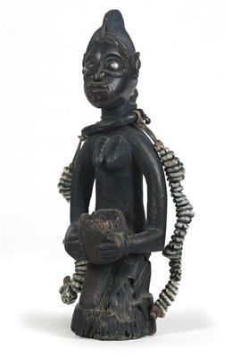 Yoruba, Nigeria: Eine knieende 'Schalen-Trägerin', aus einem Schrein des Gottes Eshu. - Saisoneröffnungs-Auktion Antiquitäten & Bilder