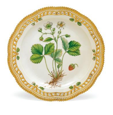 A "Flora Danica" plate, - Oggetti d'arte (mobili, sculture, vetri, porcellane)