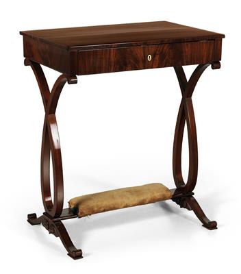 Biedermeier sewing table, - Starožitnosti (Nábytek, Sochařská díla, Sklo, Porcelán)