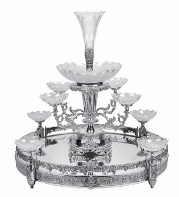 A large mirrored tray with centrepiece, - Oggetti d'arte (mobili, sculture, vetri, porcellane)