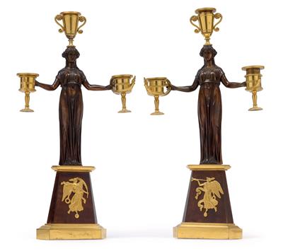 A pair of figural candelabras each with three sockets, - Starožitnosti (Nábytek, Sochařská díla, Sklo, Porcelán)