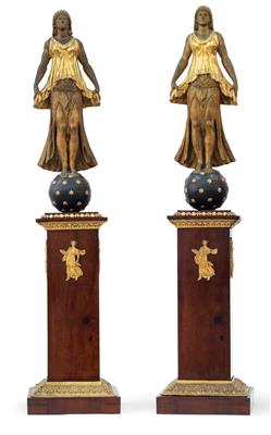 A pair of standing maenads, - Starožitnosti (Nábytek, Sochařská díla, Sklo, Porcelán)