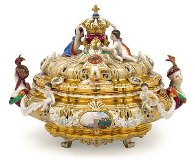 A crown tureen with lid, so-called "Drüselkästchen" for Maria Josepha of Austria, - Works of Art
