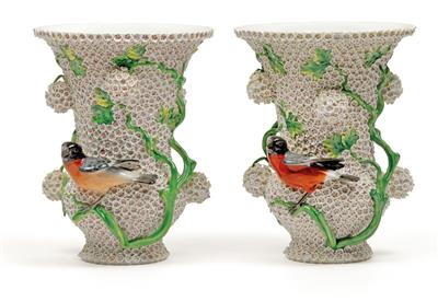 A pair of guelder rose vases, - Oggetti d'arte