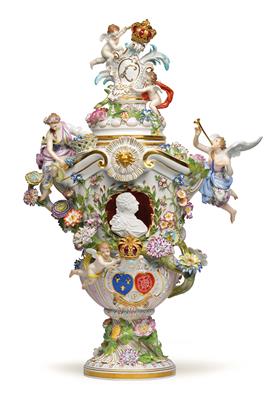 A splendid lidded vase decorated with a portrait of “Louis XV.”, - Works of Art