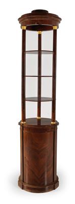 Rare and highly elegant model of a round Biedermeier cabinet with shelves, - Oggetti d'arte