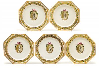 Five plates decorated with individuals in the manner of antiquity, - Starožitnosti