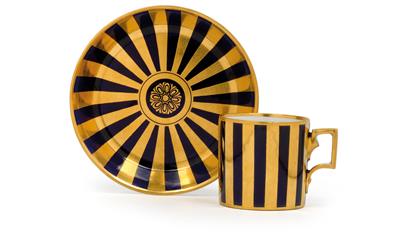 A dessin cup and saucer with striped pattern, - Oggetti d'arte