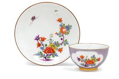 A small cup and saucer with lavender ground, - Starožitnosti