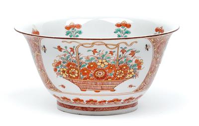 A bowl with "famille rose" décor, - Works of Art