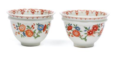 A pair of small Du Paquier cups, - Starožitnosti