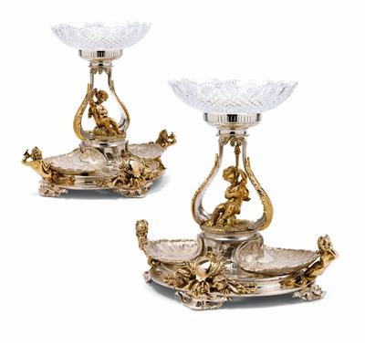 A pair of large centrepieces, - Oggetti d'arte