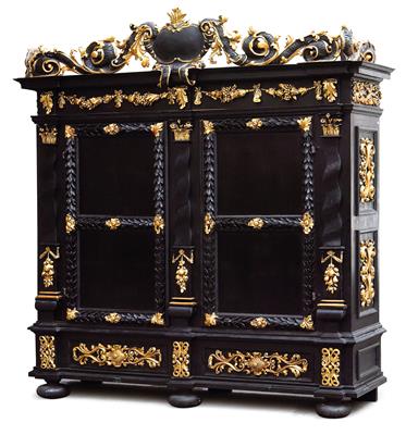 Splendid early Baroque Swiss pine cabinet, - Oggetti d'arte