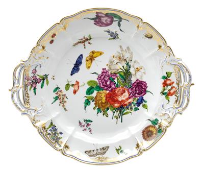 A round bowl with handles, - Oggetti d'arte