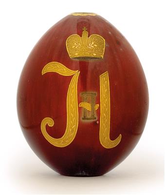 A Russian porcelain egg bearing the crowned gilt monogram of Tsar Nikolaus II, - Works of Art