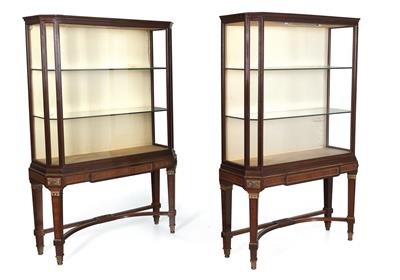 Rare pair of Neo-Classical salon vitrines, - Starožitnosti