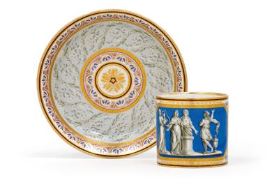 A cup decorated with a scene in the manner of antiquity, with saucer, - Oggetti d'arte