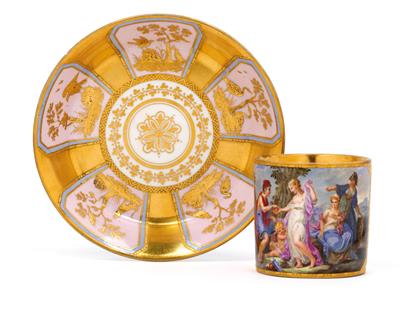 A cup decorated with Paris, Aphrodite, Athena, and Hera, with saucer, - Oggetti d'arte