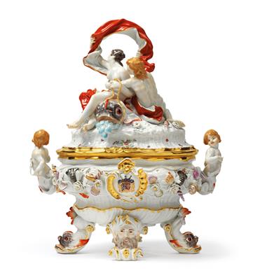 A large dinner service with “Swan-Relief” for Count Brühl and bearing the allied coat-of-arms "Brühl-Kolowrat-Krakowsky”, - Works of Art