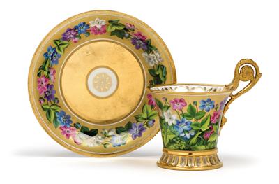 Tasse mit "fleurs én terrasse" und Untertasse mit Blumenfries, - Antiquitäten und Möbel