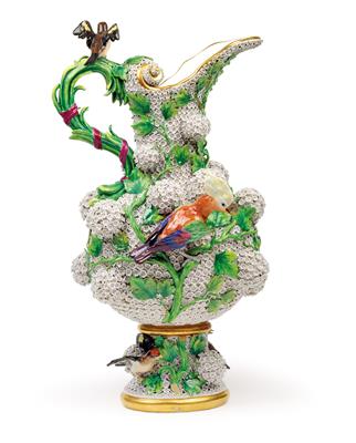 A grand jug with arrow-wood flowers and five birds, - Nábytek