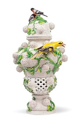 A grand vase with cover with arrow-wood flowers, four birds and bird cage with one bird, - Furniture and works of art