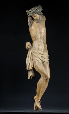 A large torso of Christ, - Nábytek