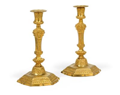 A pair of candlesticks, - Nábytek