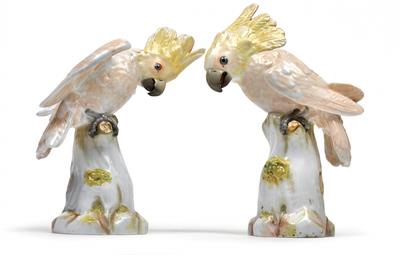 A pair of cockatoos sitting on a tree trunk with grass cover, - Mobili e oggetti d'arte