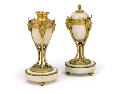 A pair of marble vases, - Furniture and works of art
