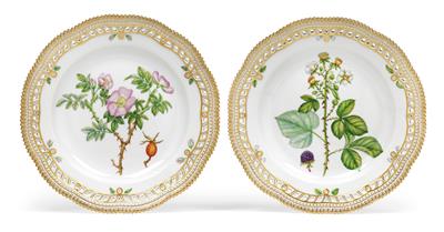 Flora Danica two dessert plates, - Mobili e oggetti d'arte