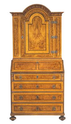 A cabinet on chest, - Oggetti d'arte - Mobili, sculture, vetri e porcellane