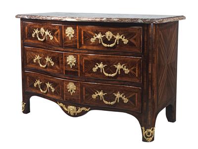 A French salon chest of drawers, - Starožitnosti - Nábytek, Sochařská díla, Sklo a Porcelán