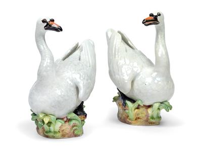 A pair of swans from the “Swan service”, - Starožitnosti - Nábytek, Sochařská díla, Sklo a Porcelán