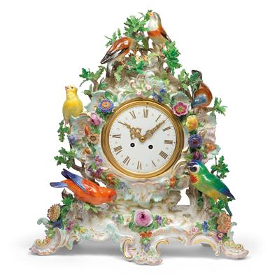 A porcelain clock case with clock movement, - Works of Art - Furniture, Sculptures, Glass and Porcelain