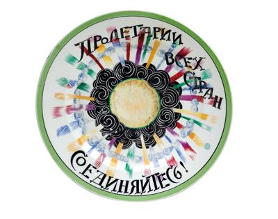 A propaganda plate with Russian inscription, - Oggetti d'arte - Mobili, sculture, vetri e porcellane