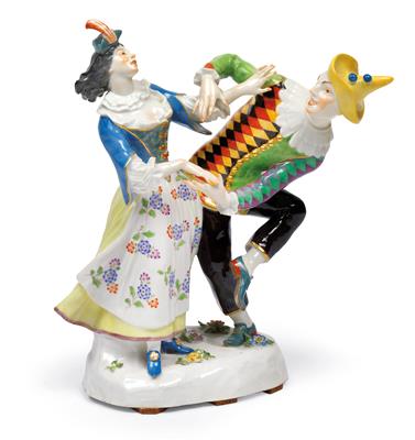 Harlequin and Columbine dancing, their hands touching, base with colourful blossoms and leaves, - Oggetti d'arte - Mobili, sculture, vetri e porcellane