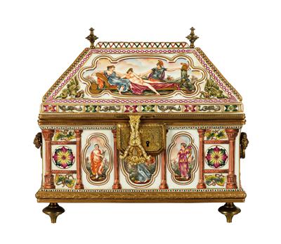 A Large Porcelain Box, - Mobili e Antiquariato