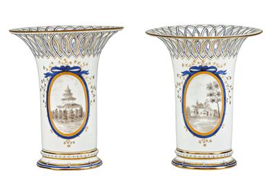 A Royal Bavarian Service (‘Perlservice’), Porcelain, Pair of Vases with Openwork Decor, - Mobili e Antiquariato