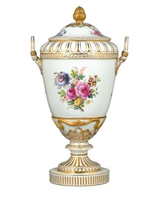 A Vase with Cover on Base, “Weimar Form”, - Starožitnosti