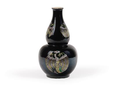 A ‘Famille Noir’ Double Pumpkin Vase, China, Incised Six-Character Mark Kangxi, 19th Century - Starožitnosti