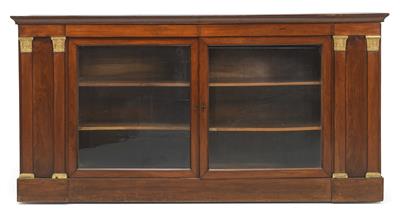 A Low Display Cabinet, - Antiquariato e mobili