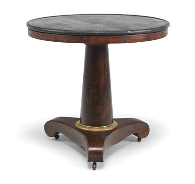 A Round French Centre Table, - Antiquariato e mobili