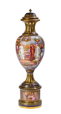 A Covered Vase with Large Polychrome Painted Scene and Inscription “Petrarch and Laura at the Papal Court in Avignon” - Antiquariato