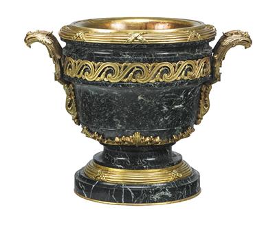A Large Decorative Vase, - Antiquariato